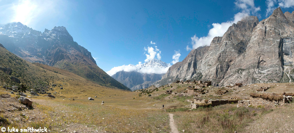 Chykaru, a winter village on the way to Himlung.