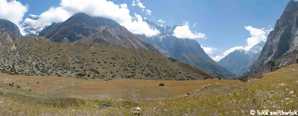 The winter village of Kiang, with Kanguru Himal soaring high above on the left. We’ll pass through this grassy meadow enroute to Himlung.