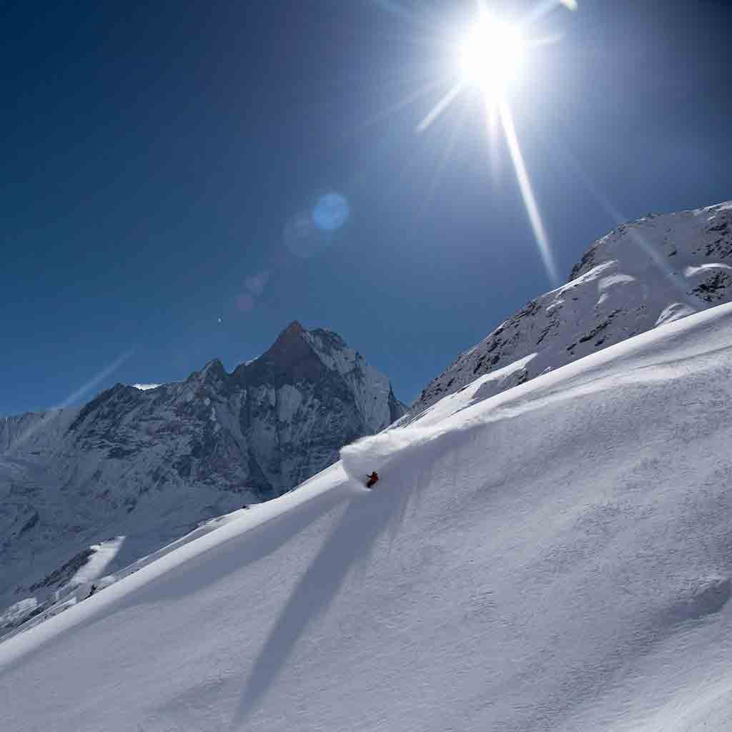 Cortina transparente Banderas tibetanas en Campo Base del Annapurna 4200 m  (Himalaya, en Nepal) 